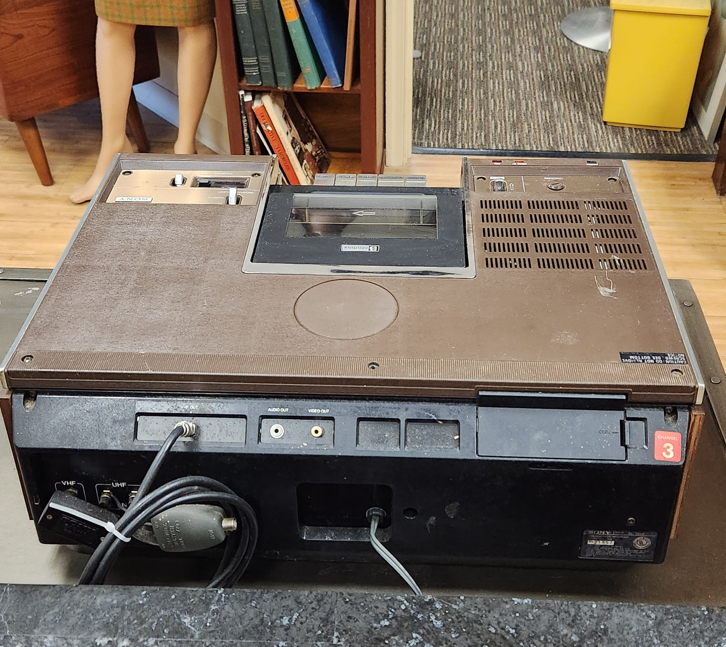 Vintage Sony Betamax Player VCR Model SL-7200