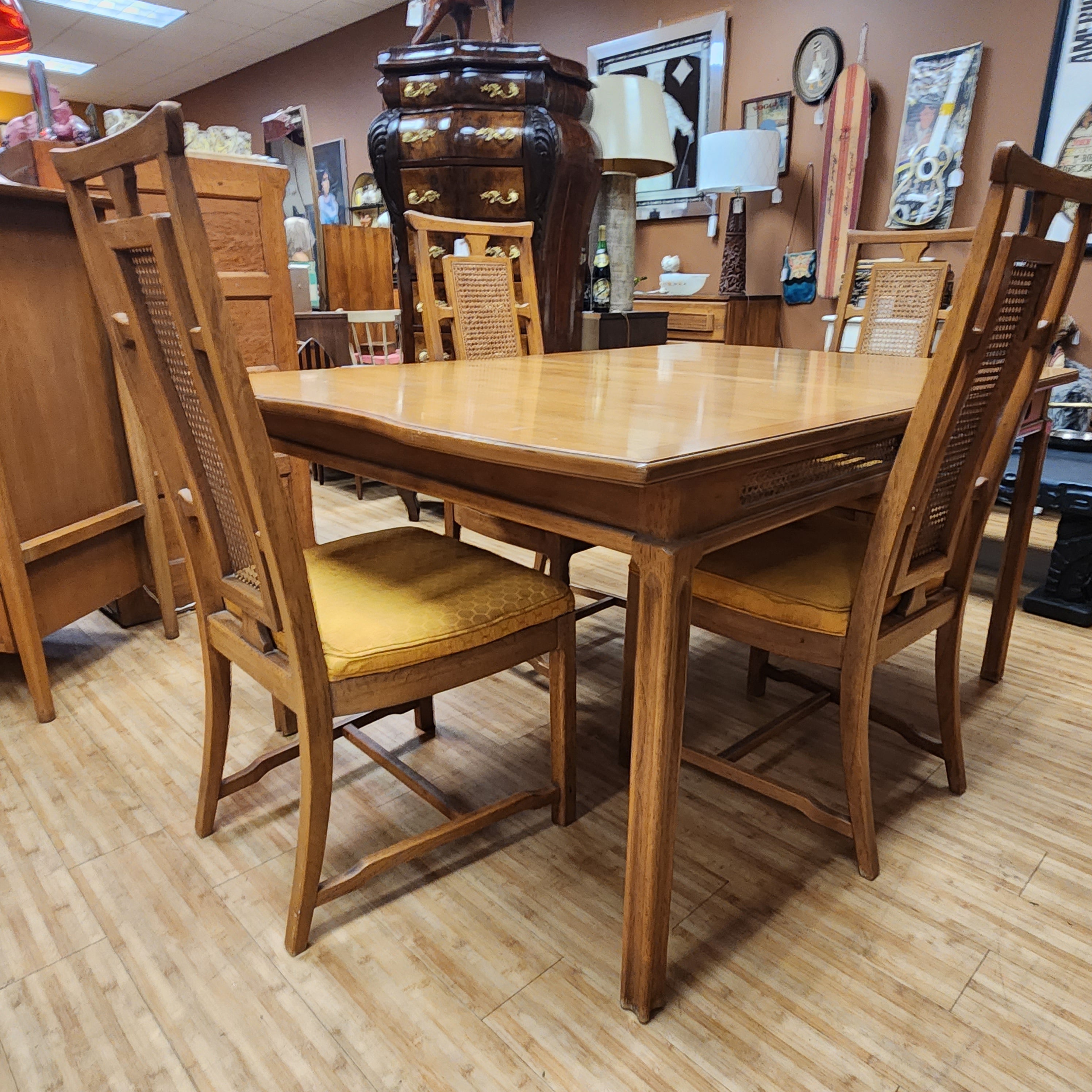 Thomasville dining online table