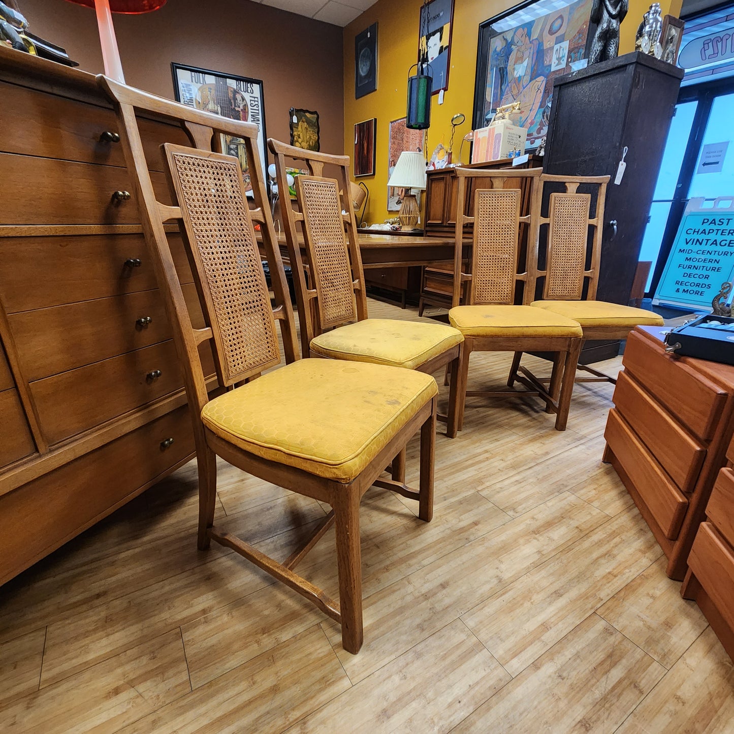 Mid-Century Thomasville Dining Table With 4 Chairs