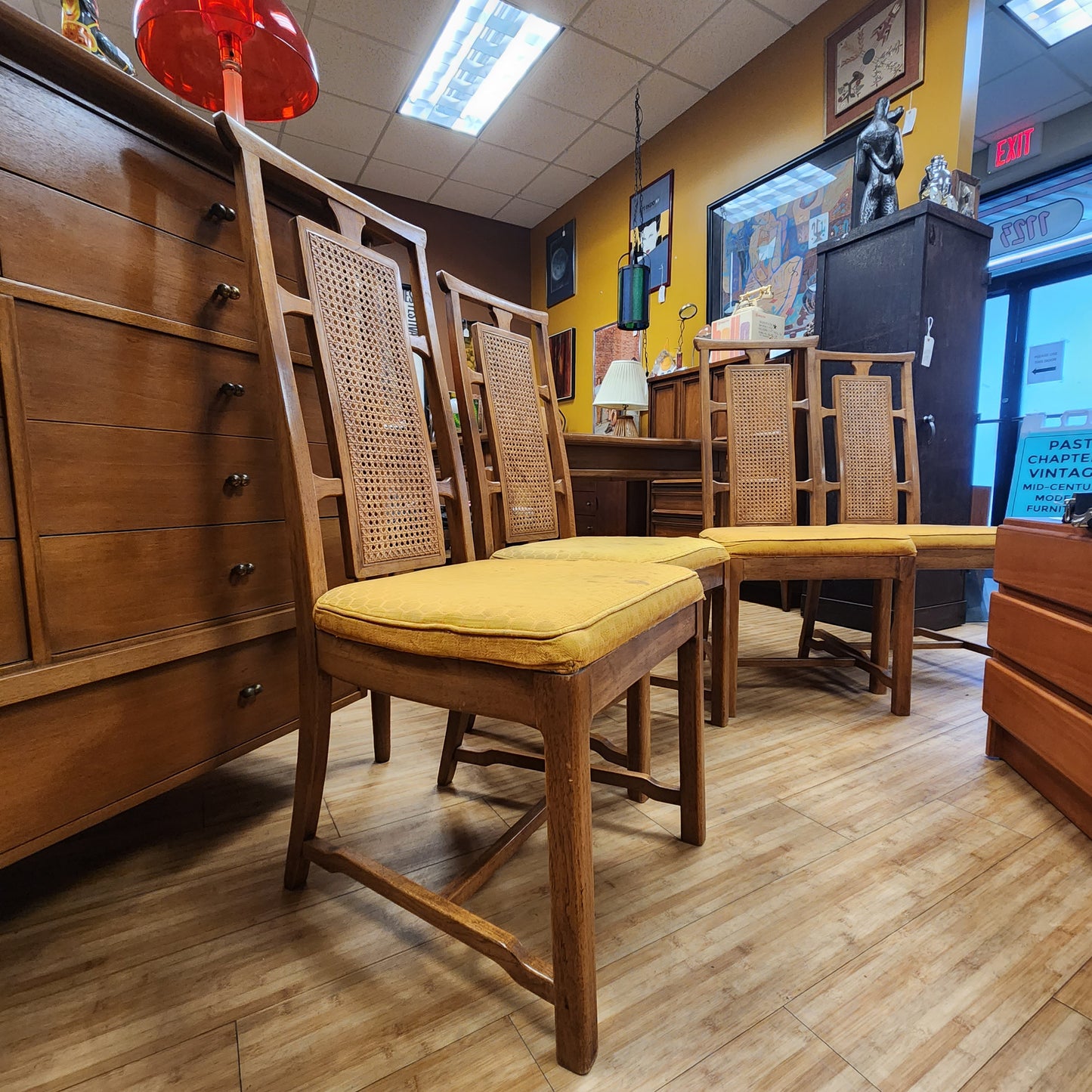 Mid-Century Thomasville Dining Table With 4 Chairs