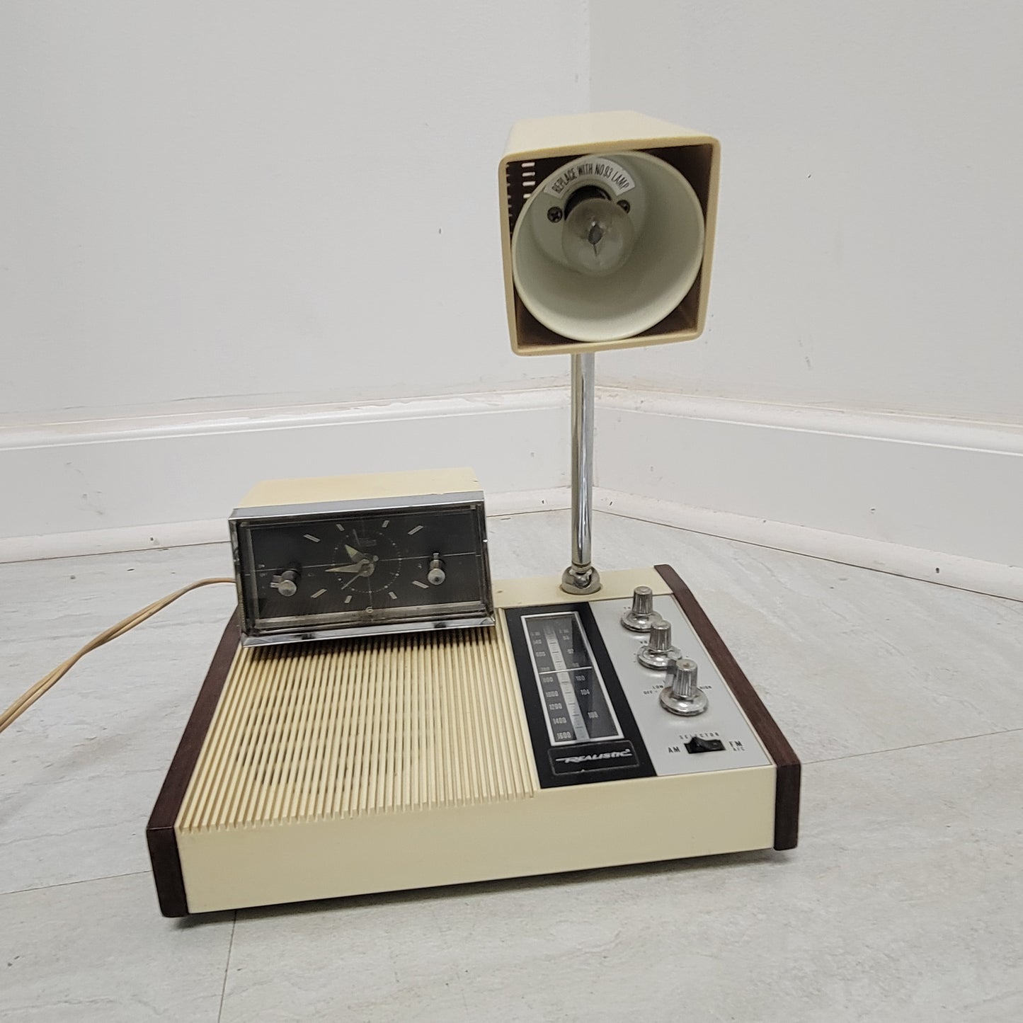 Mid-Century Table Top Radio Alarm Clock Light by Realistic