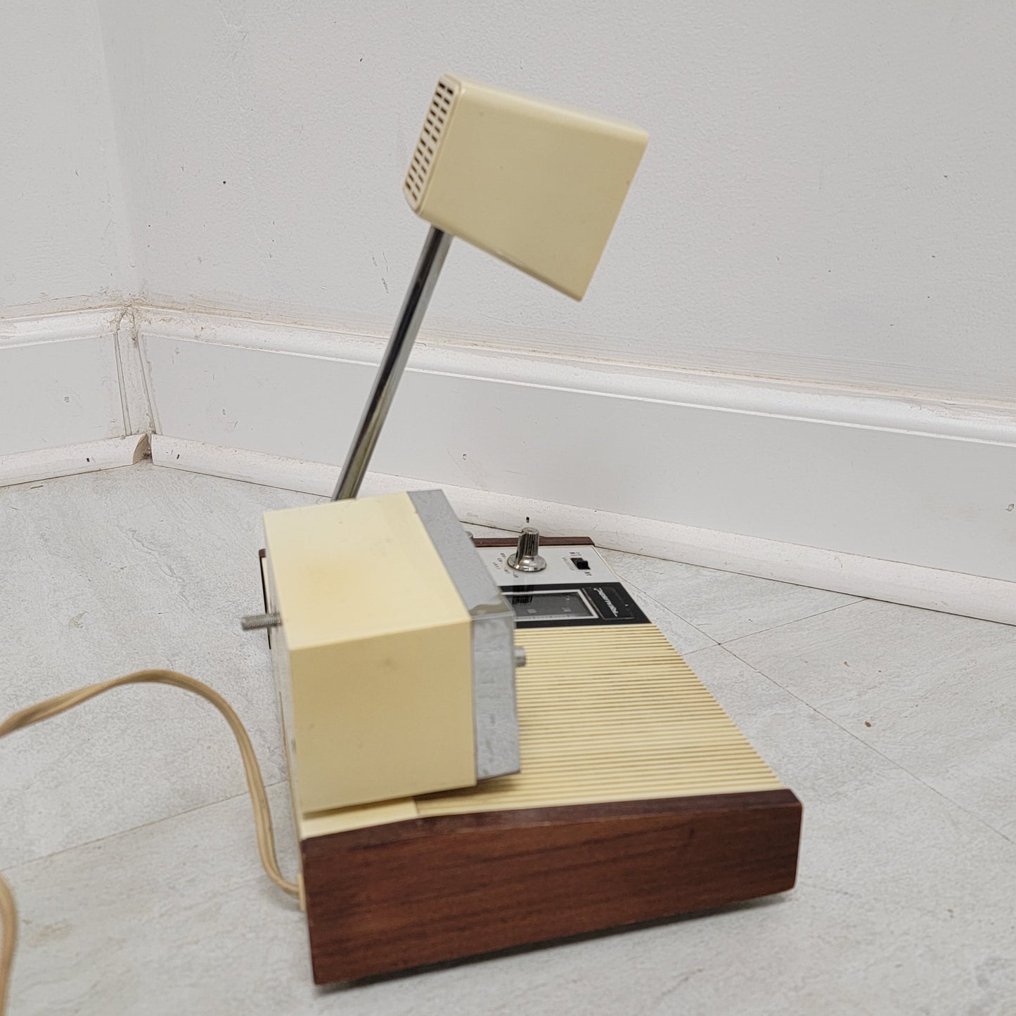Mid-Century Table Top Radio Alarm Clock Light by Realistic