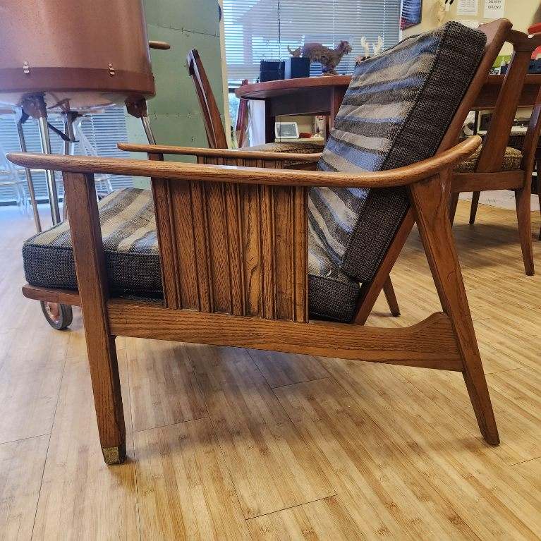 Mid-Century Stanley Walnut Lounge Arm Chair