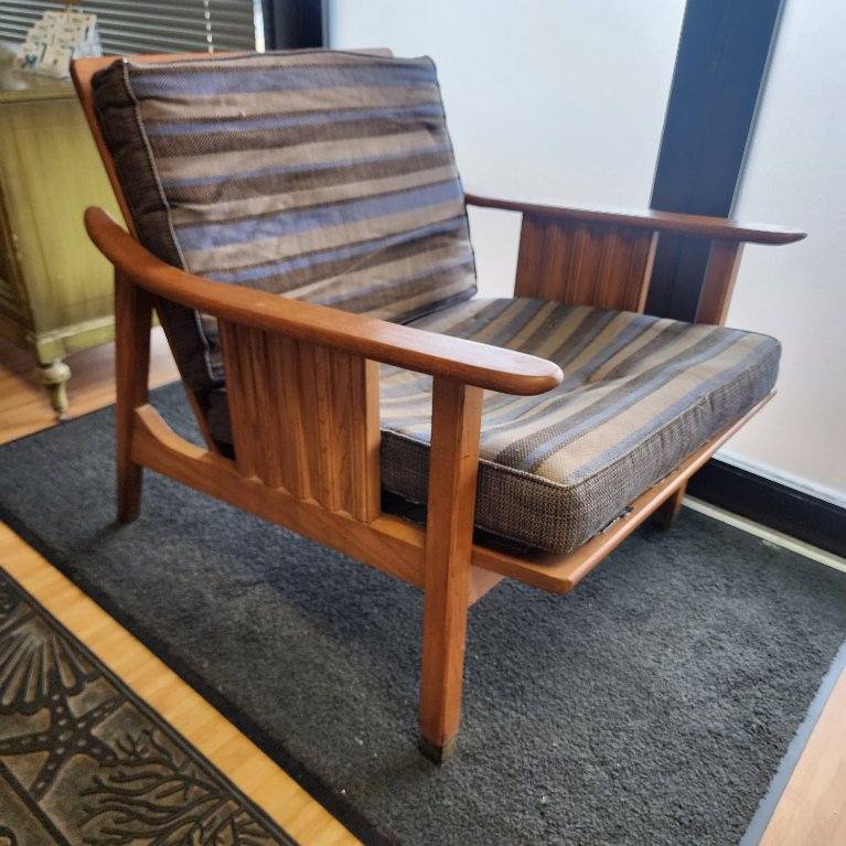 Mid-Century Stanley Walnut Lounge Arm Chair
